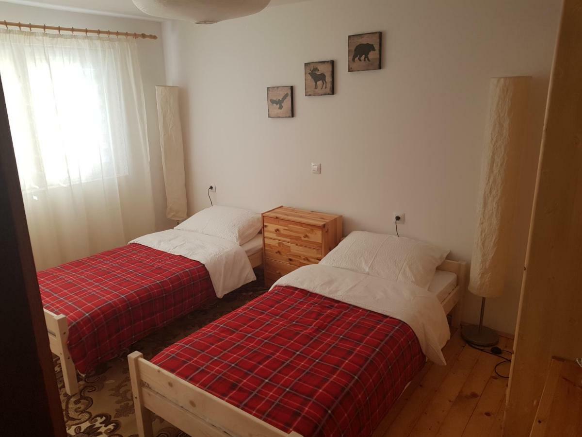 Apartmani Andrej Udbina Eksteriør bilde