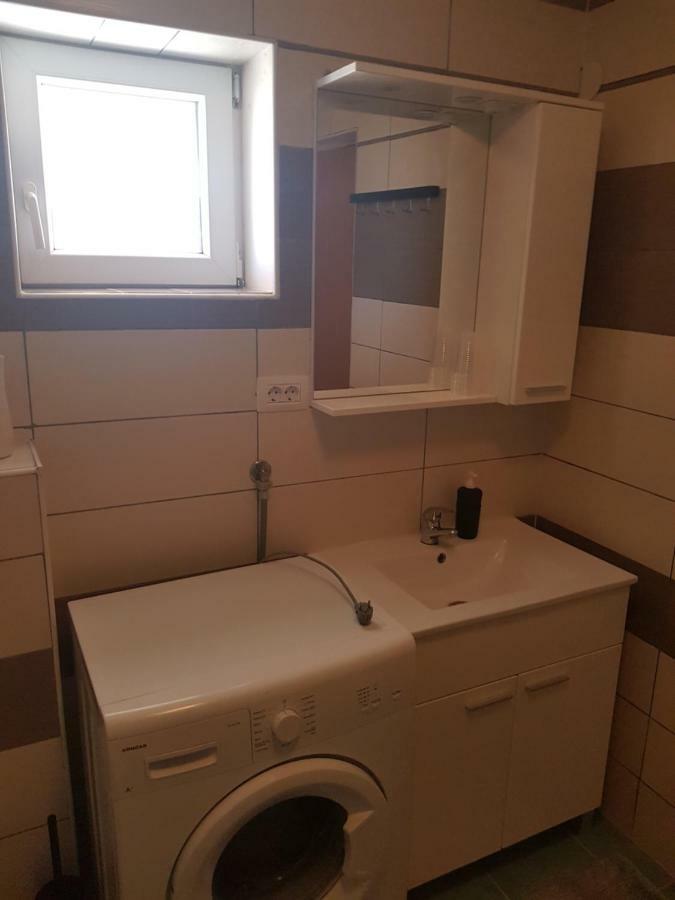 Apartmani Andrej Udbina Eksteriør bilde