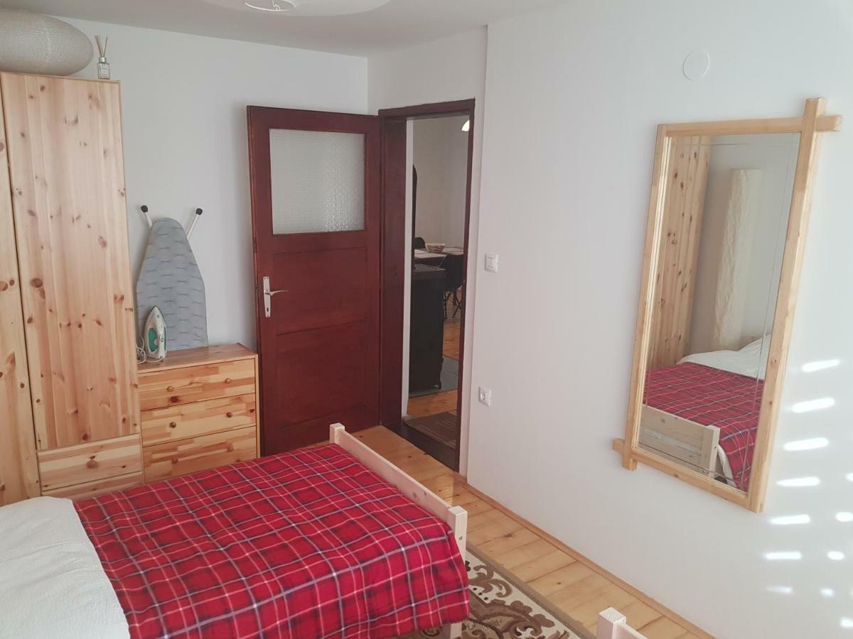 Apartmani Andrej Udbina Eksteriør bilde