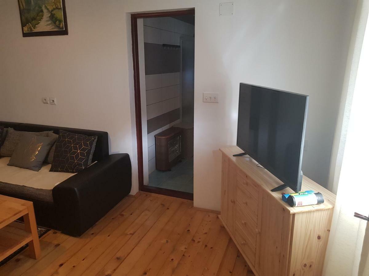 Apartmani Andrej Udbina Eksteriør bilde