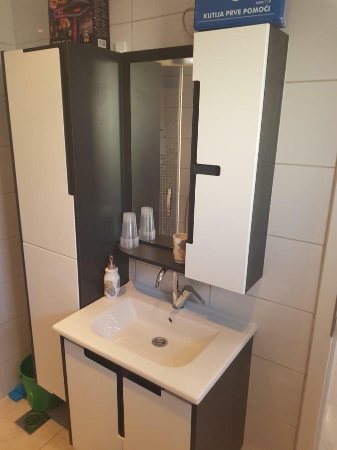 Apartmani Andrej Udbina Eksteriør bilde