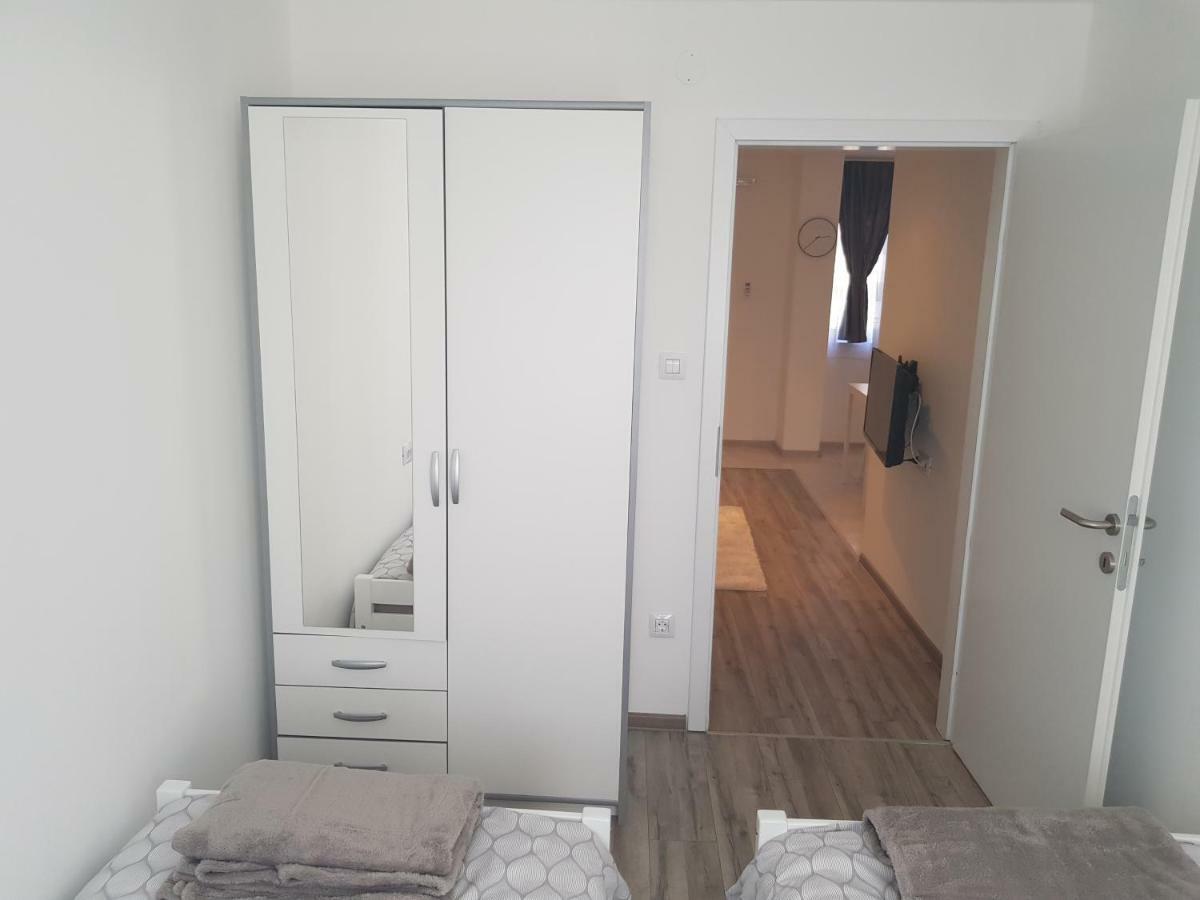 Apartmani Andrej Udbina Eksteriør bilde
