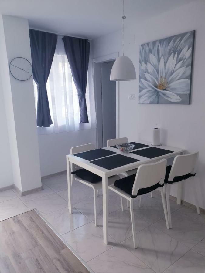 Apartmani Andrej Udbina Eksteriør bilde