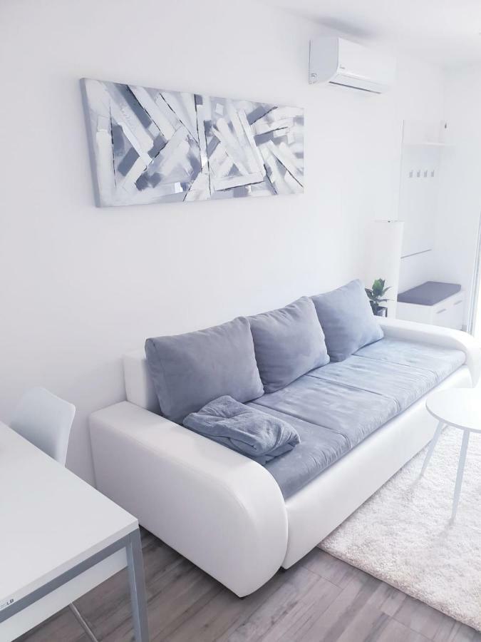 Apartmani Andrej Udbina Eksteriør bilde