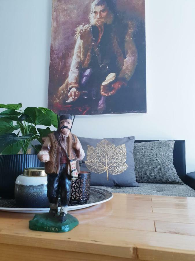 Apartmani Andrej Udbina Eksteriør bilde