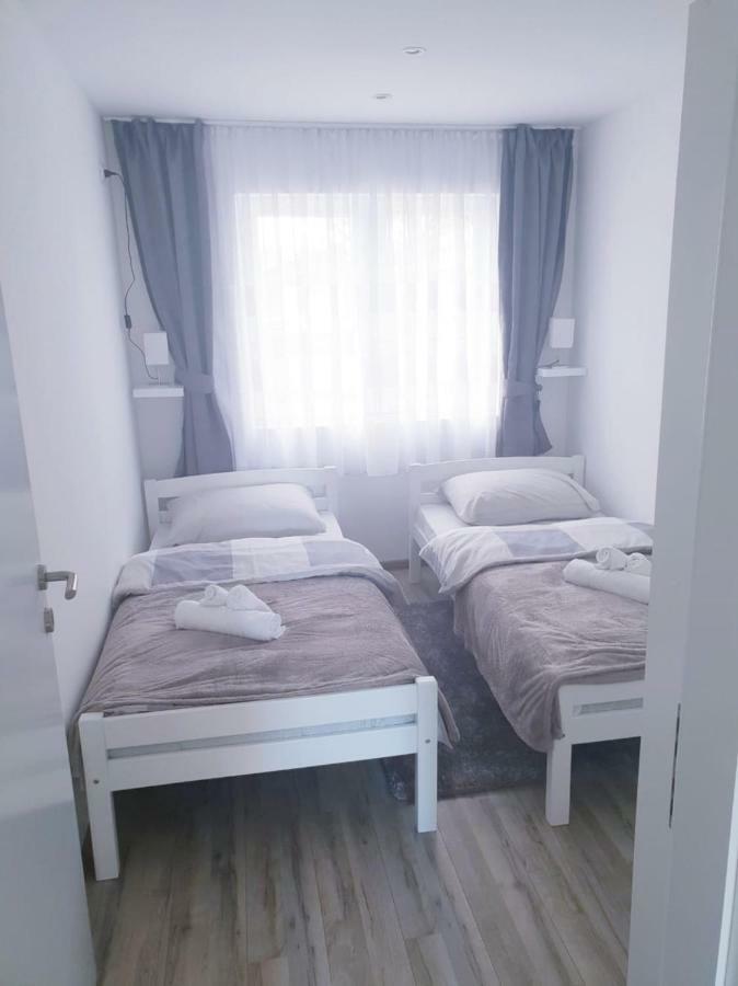 Apartmani Andrej Udbina Eksteriør bilde