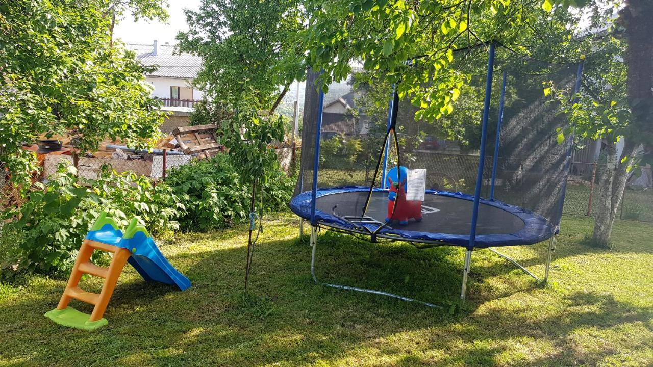 Apartmani Andrej Udbina Eksteriør bilde